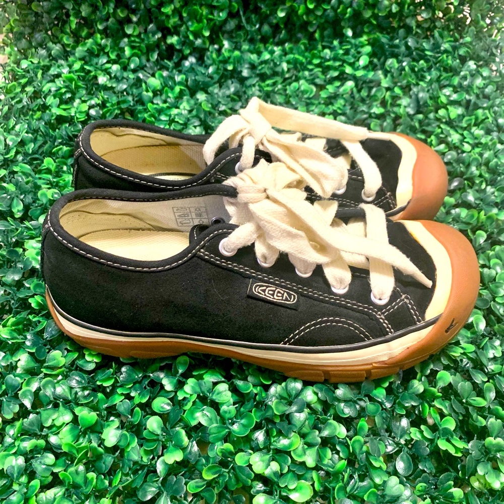 Keen Ventura canvas women’s size 6.5 black